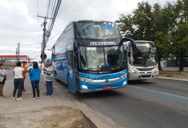 Bandidos com facas, facões e revólveres fazem arrastão em ônibus interestadual