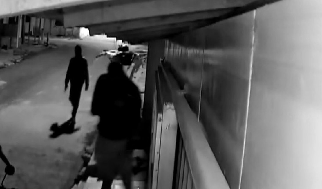 Criminosos encapuzados e armados que tentaram invadir residências em São Luís do Quitunde estão sendo investigados pela Polícia Civil