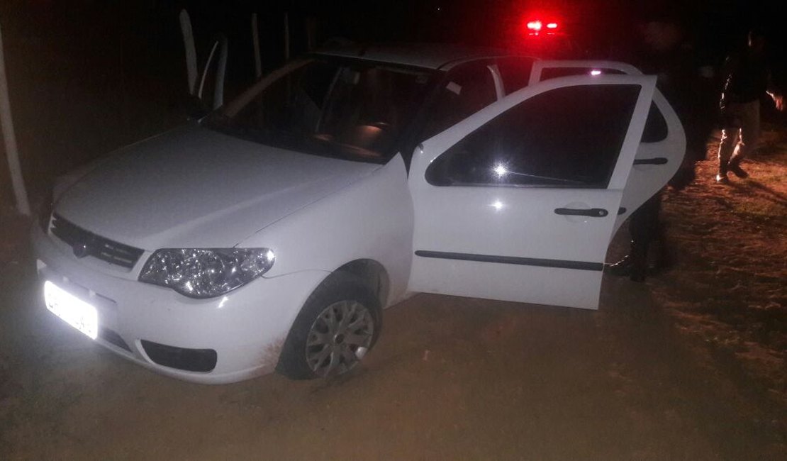 Polícia persegue assaltantes e recupera veículo em Capela