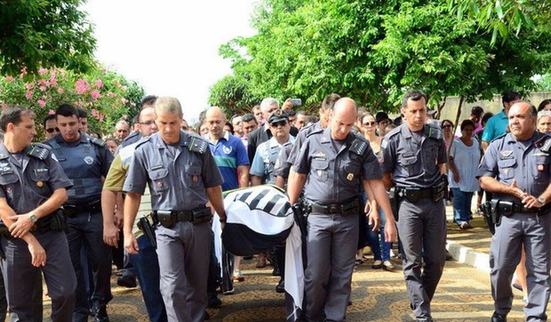 68% dos policiais do país dizem ter colegas assassinados fora de serviço