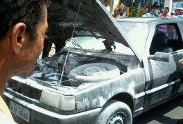 Carro pega fogo no Centro de Arapiraca