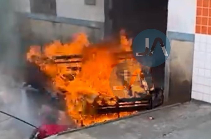 Homem ateia fogo na própria residência e assusta vizinhos, em Arapiraca