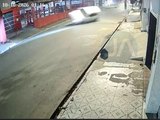 VÍDEO: Carro sob perseguição 'voa' em imagens de acidente que deixou rastro de destruição no bairro Eldorado