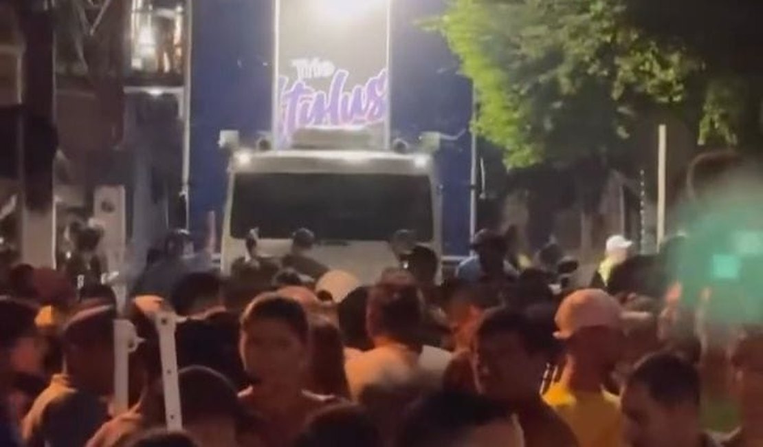 Carro de vice-prefeito tenta atropelar prefeito em Feira Grande