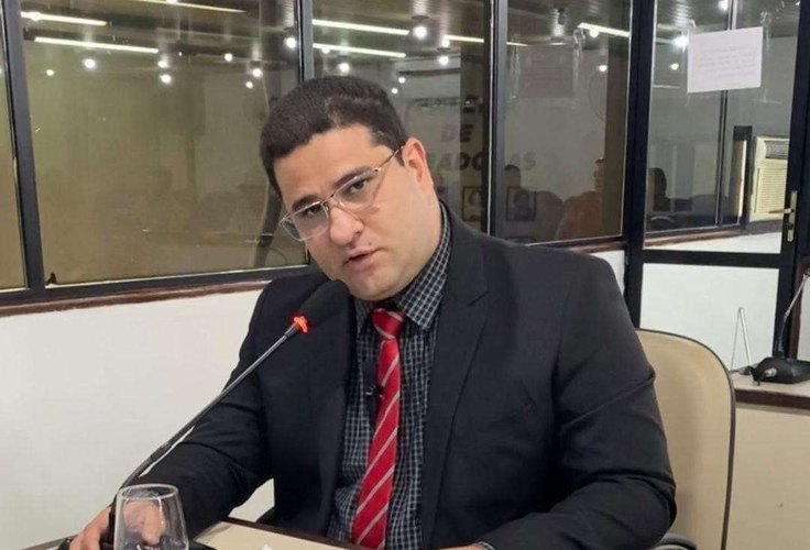 Vereador diz ter sido chamado de 'advogado bosta' por colega parlamentar e o ameaça de processo