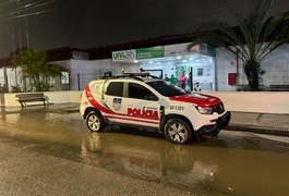 Homem é preso após atear fogo em ex-companheira e deixar vítima com 90% do corpo queimado, em Maceió