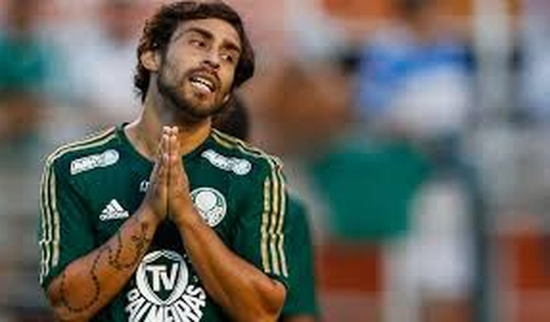 Valdivia não perdoa comentaristas de TV e ataca: 'Burros'