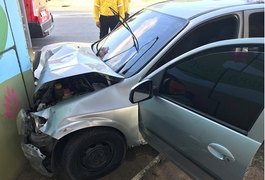 Homem fica ferido após colidir em pilastra de viaduto próximo a aeroporto
