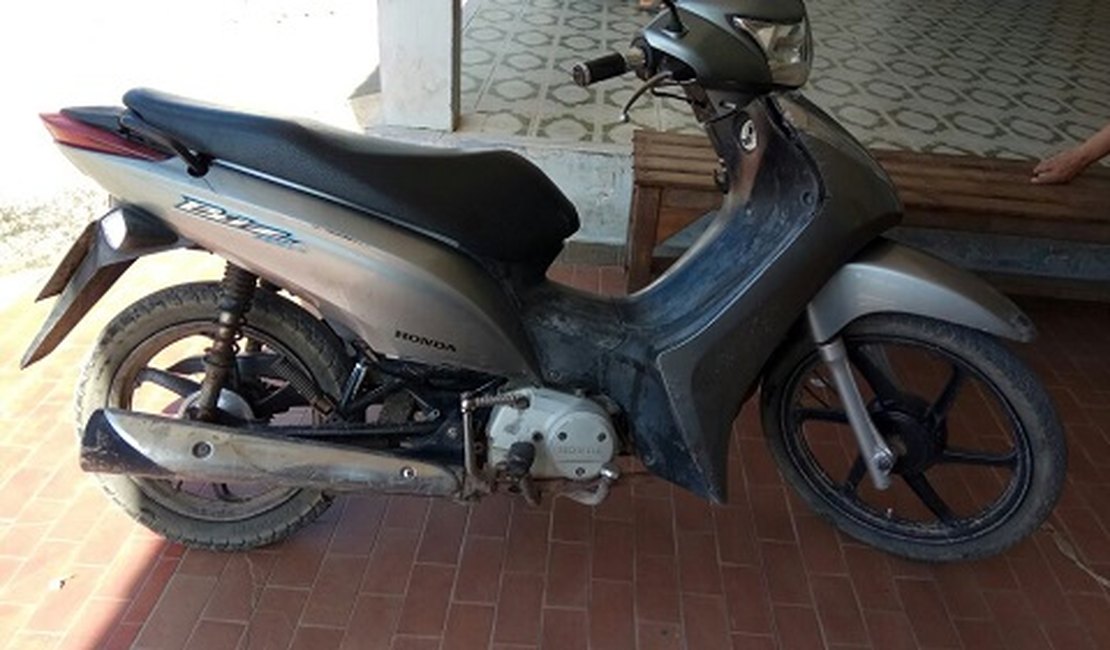 Militares do 3º BPM recuperam veículo roubado no bairro Canafístula, em Arapiraca