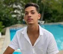 Jovem morre em colisão entre moto e carro no Sertão de Alagoas; namorada fica ferida