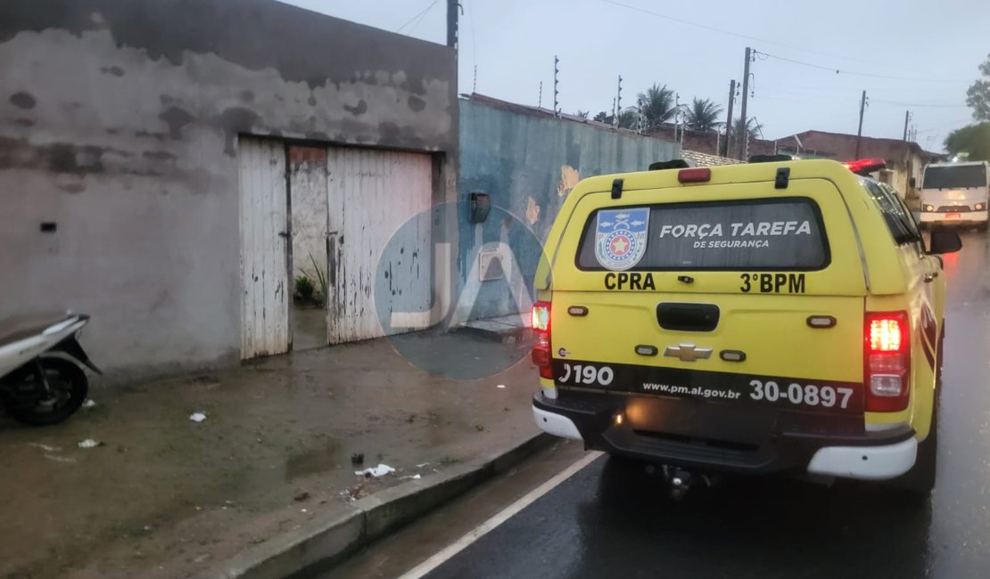 Filho vê mãe sendo agredida dentro de casa e mata padrasto a tiros em Arapiraca