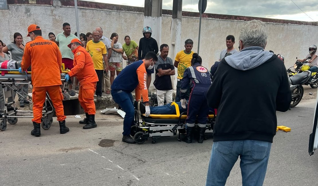 Acidente entre duas motos deixa feridos e provoca princípio de incêndio em um dos veículos, em Arapiraca