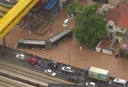 Forte chuva isola cidades, mata 7 e deixa desaparecidos na Grande São Paulo