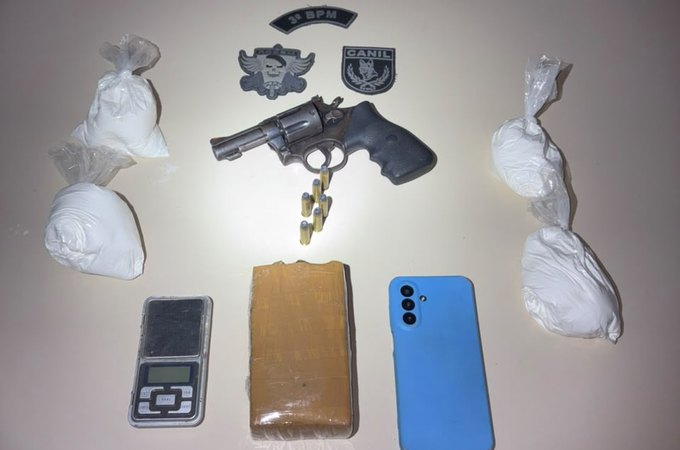 Suspeito de homicídios é preso com revólver e drogas após perseguição por telhados em Arapiraca