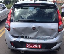 Dois carros se envolvem em acidente na AL 115, em Arapiraca