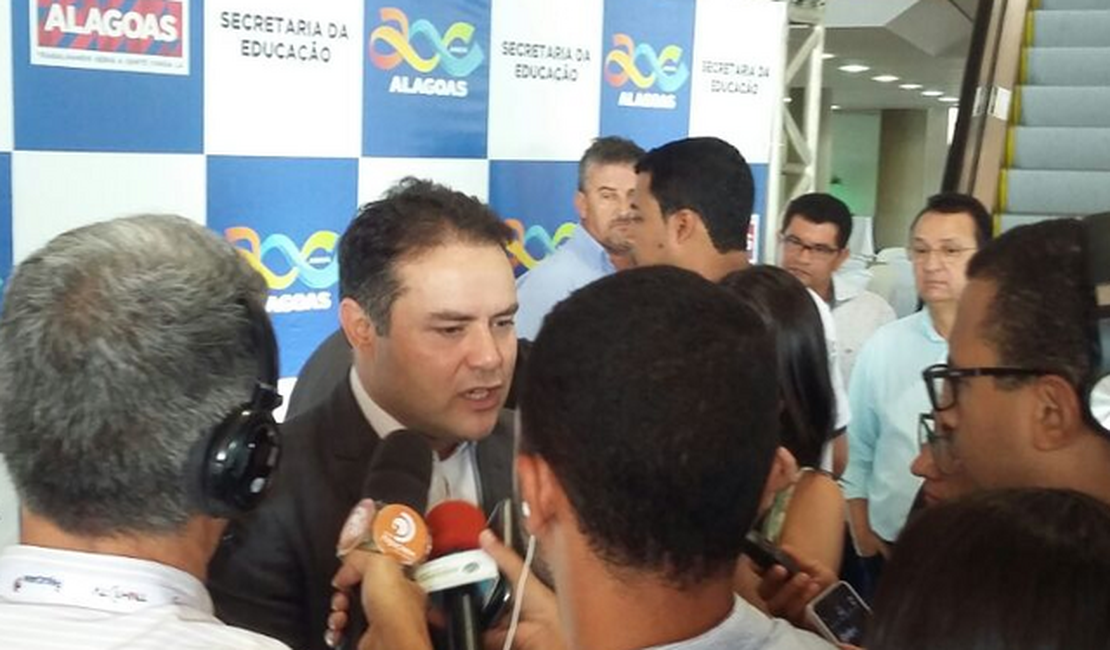 Governador afirma que está trabalhando em reajuste salarial para servidores