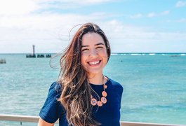 Secretária de Turismo de Alagoas sofre fratura durante viagem e compartilha estado de saúde