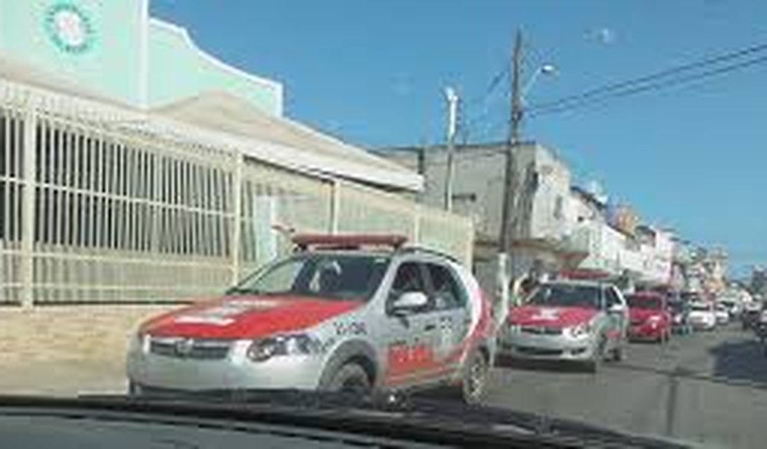 Adolescente de 16 anos engole droga durante abordagem da PM