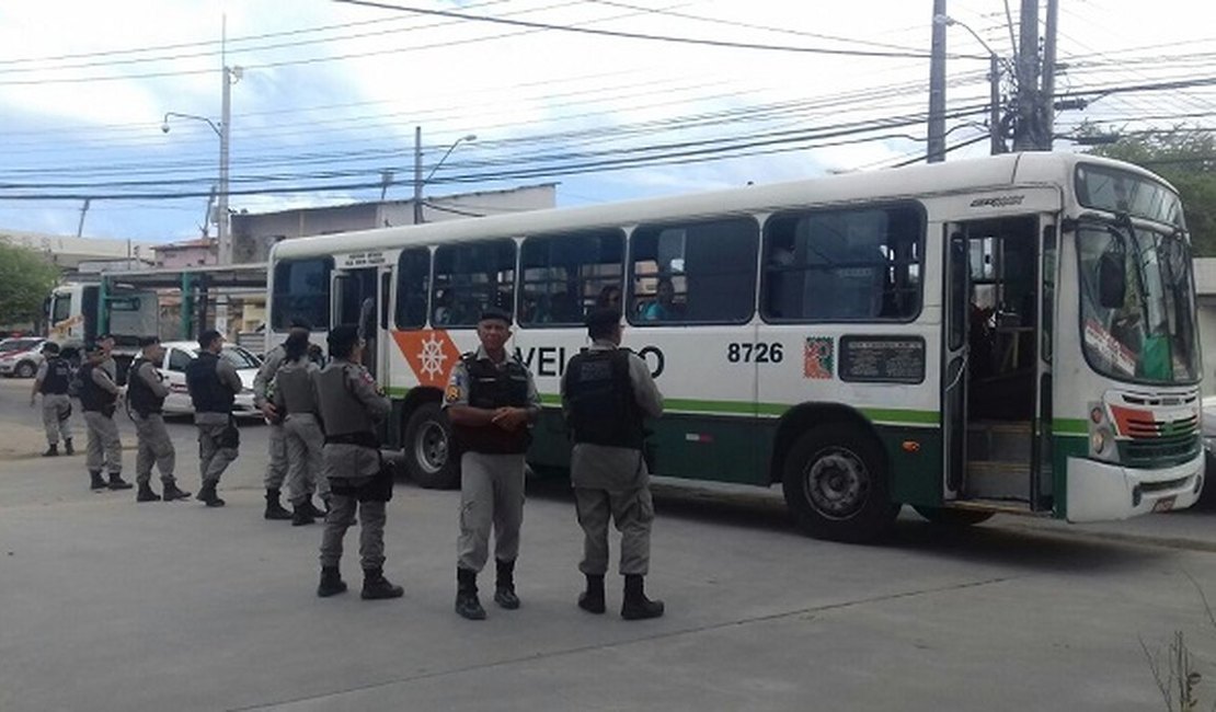 Assaltos a ônibus caem em novembro em Maceió no comparativo entre 2017 e 2016