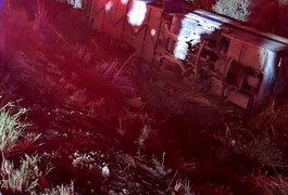 Ônibus com alagoanos cai em ribanceira e deixa 32 feridos em Minas Gerais; assista