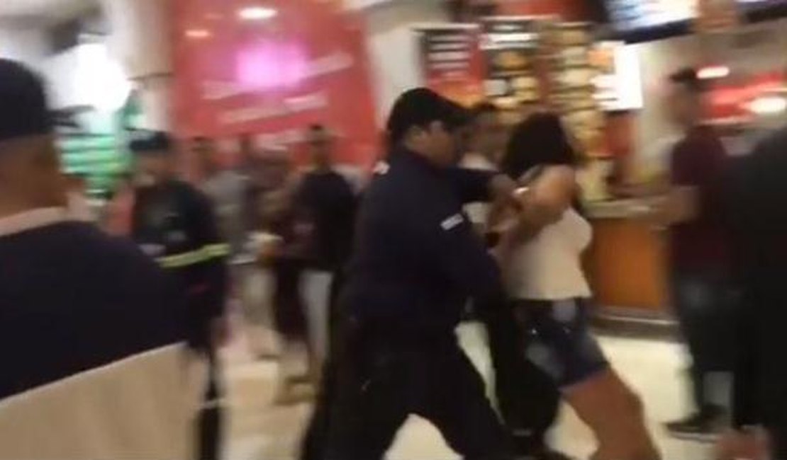 Em nota, shopping nega que cliente trans tenha sido impedida de usar banheiro feminino