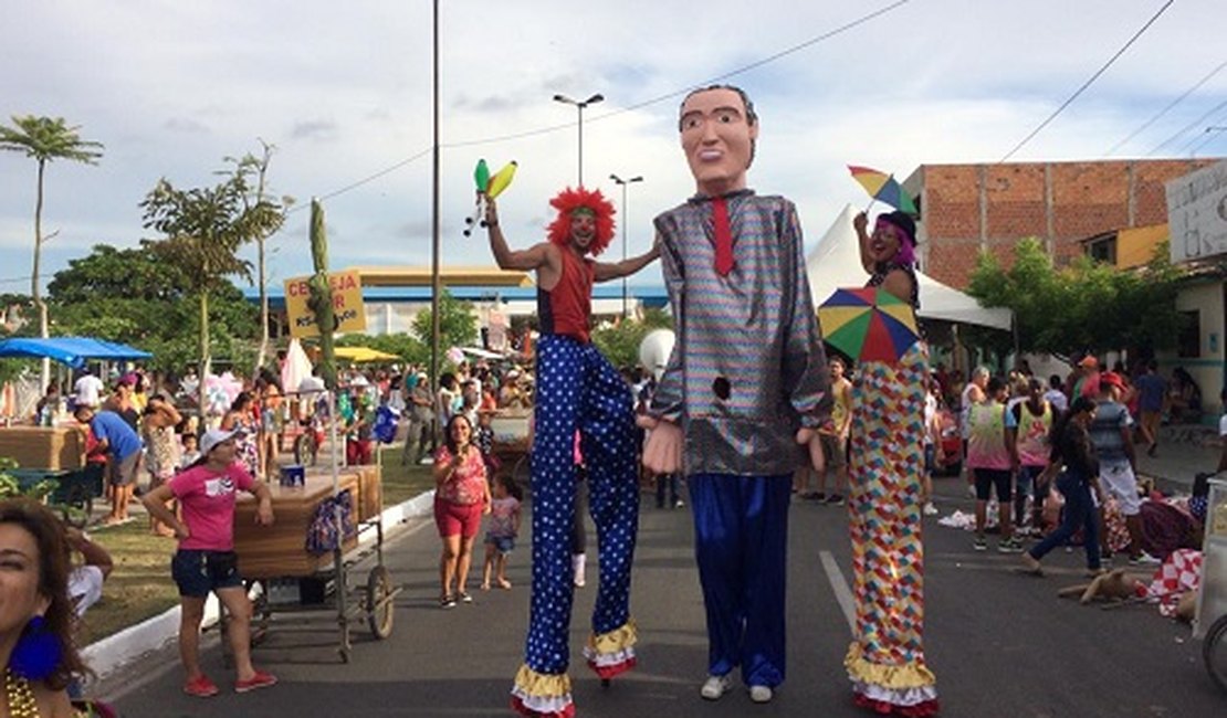 Folia de Rua vai premiar melhores fantasias da prévia carnavalesca; vote aqui