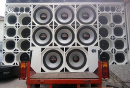 Paredões de som incomodam vizinhos e homens são levados à delegacia