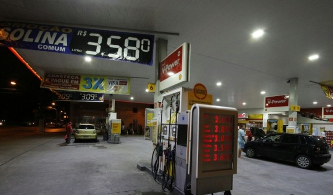 Após determinação de juiz, preço médio da gasolina cai nos postos de Maceió