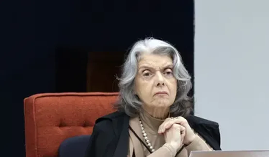 Cármen Lúcia anuncia saída do TSE
