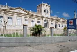 Médico e hospital devem pagar indenização por deixar restos gestacionais em paciente