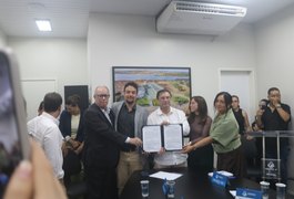 Vídeo. Prefeitura de Arapiraca realiza solenidade para assinatura de decreto voltado à população em situação de rua