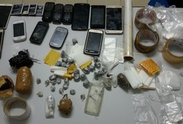 Operação policial apreende drogas, armas e dinheiro em barracas próximas ao Presídio do Agreste