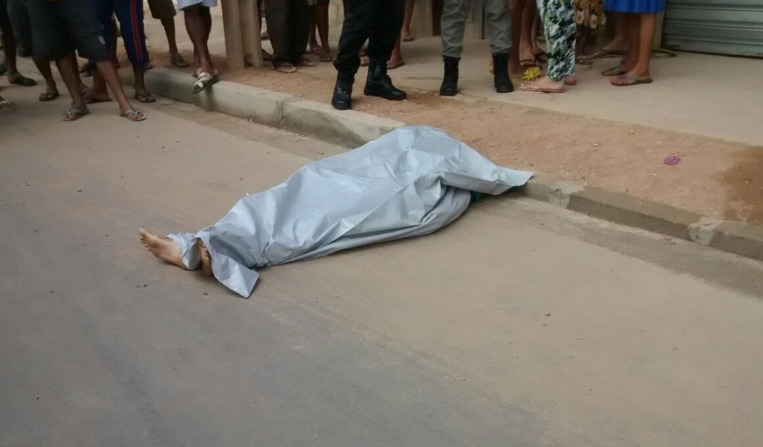 Jovem com distúrbios mentais é assassinado no bairro Canafístula, em Arapiraca