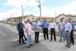 Prefeitura e BB definem cronograma para entrega das casas no Vale do Perucaba