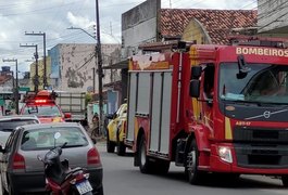 Incêndio atinge cozinha de residência em Arapiraca e mobiliza Corpo de Bombeiros