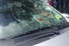 Casal é atropelado ao atravessar Fernandes Lima fora da faixa de pedestres