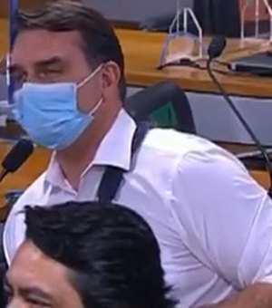 Flávio Bolsonaro chama Renan de vagabundo, e CPI suspende sessão