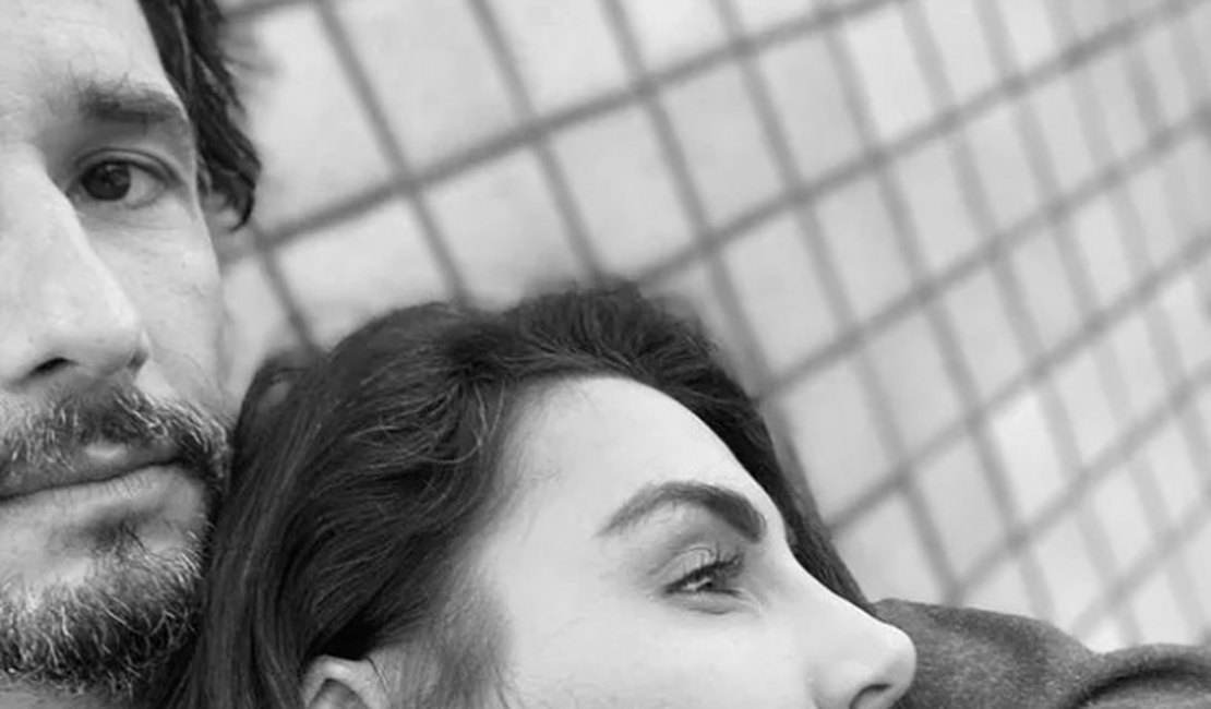 Rodrigo Santoro posta clique raro de momento romântico com Mel Fronckowiak