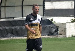 Klenisson se destaca no profissional do ASA e diz: 'Ainda não caiu a ficha'