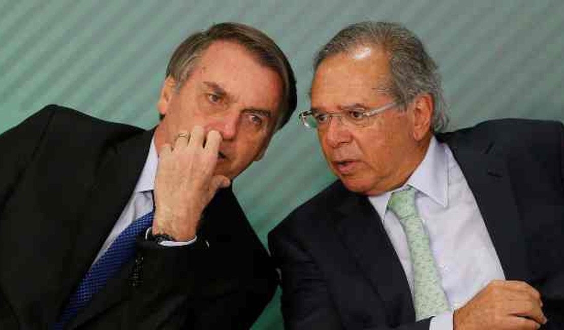 PEC de Bolsonaro e Guedes desobriga poder público de construir escolas