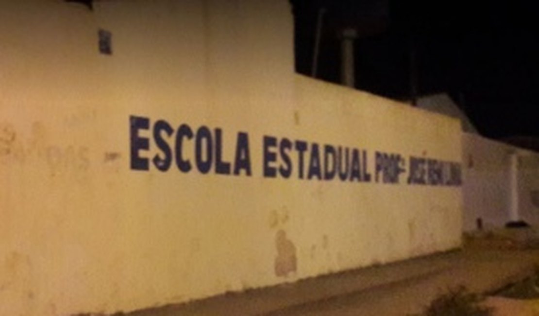 Suspeito invade escola e funcionários se escondem durante perseguição policial