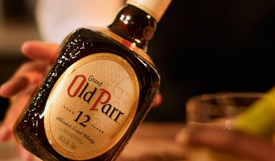 Homem tenta furtar garrafa de whisky em estabelecimento comercial e é preso em flagrante no Centro de Arapiraca