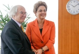 Prêmio Nobel da Paz encontra Dilma e diz que há um 'golpe brando' no Brasil