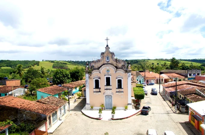 Vítima reage a assalto e joga carro contra moto de suspeito, Santa Luzia do Norte