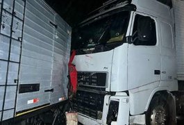 Motorista de caminhão que atingiu viatura em Santana do Ipanema estava em alta velocidade e na contramão, diz PM