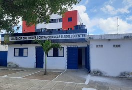 Mulher é detida e confessa que queimou nádegas do filho com ovo quente e polícia investiga, em AL