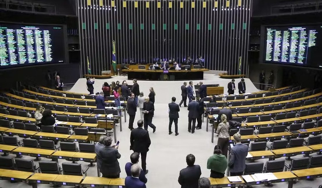 Câmara aprova reajuste de 24% para servidores federais do Judiciário