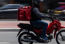 Entregadores por app são convocados pela Justiça para expor dificuldades e desafios no trabalho, em Alagoas