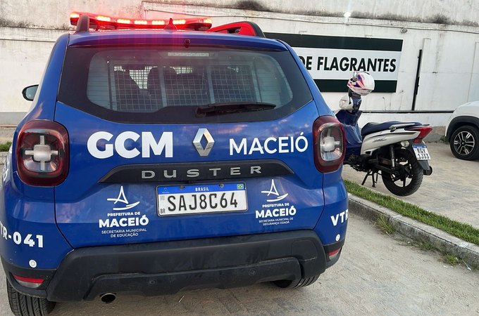 Guarda Municipal prende indivíduos após confusão por dívida de R$ 5 na orla de Maceió