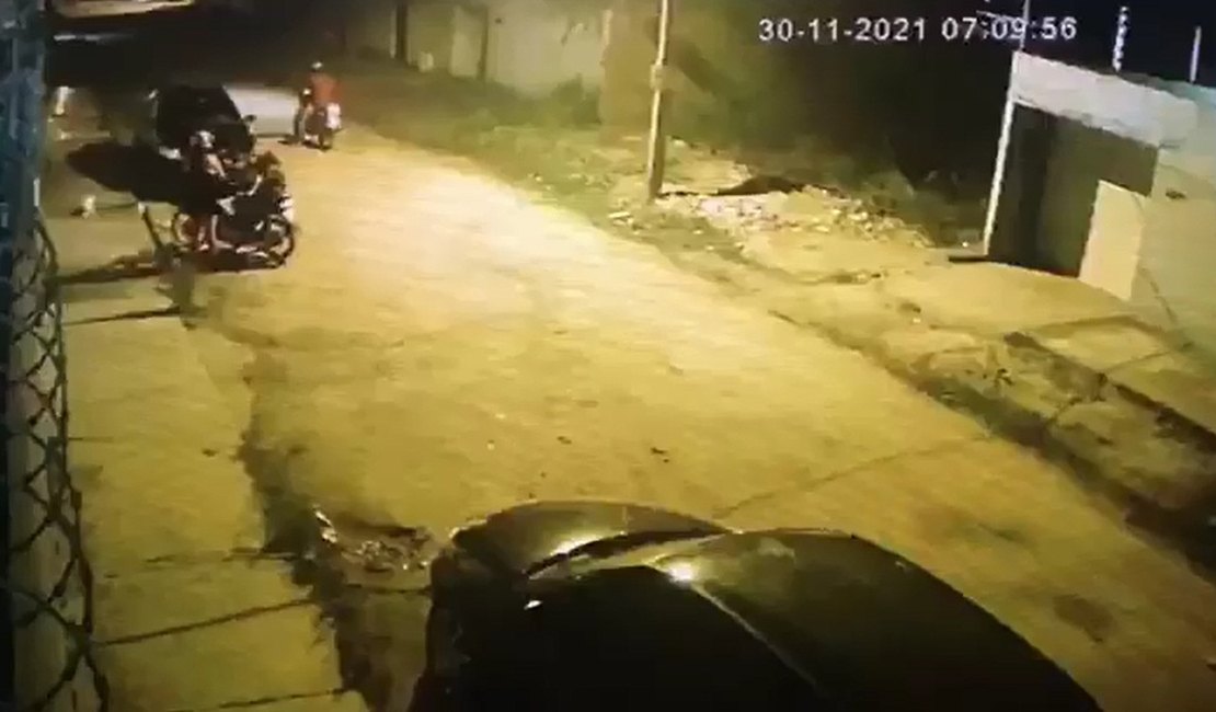 Câmera de segurança flagra roubo de moto em Arapiraca; Assista